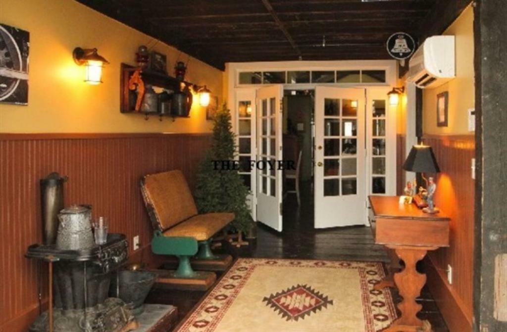 Riley'S Railhouse Bed & Breakfast Chesterton Exterior photo
